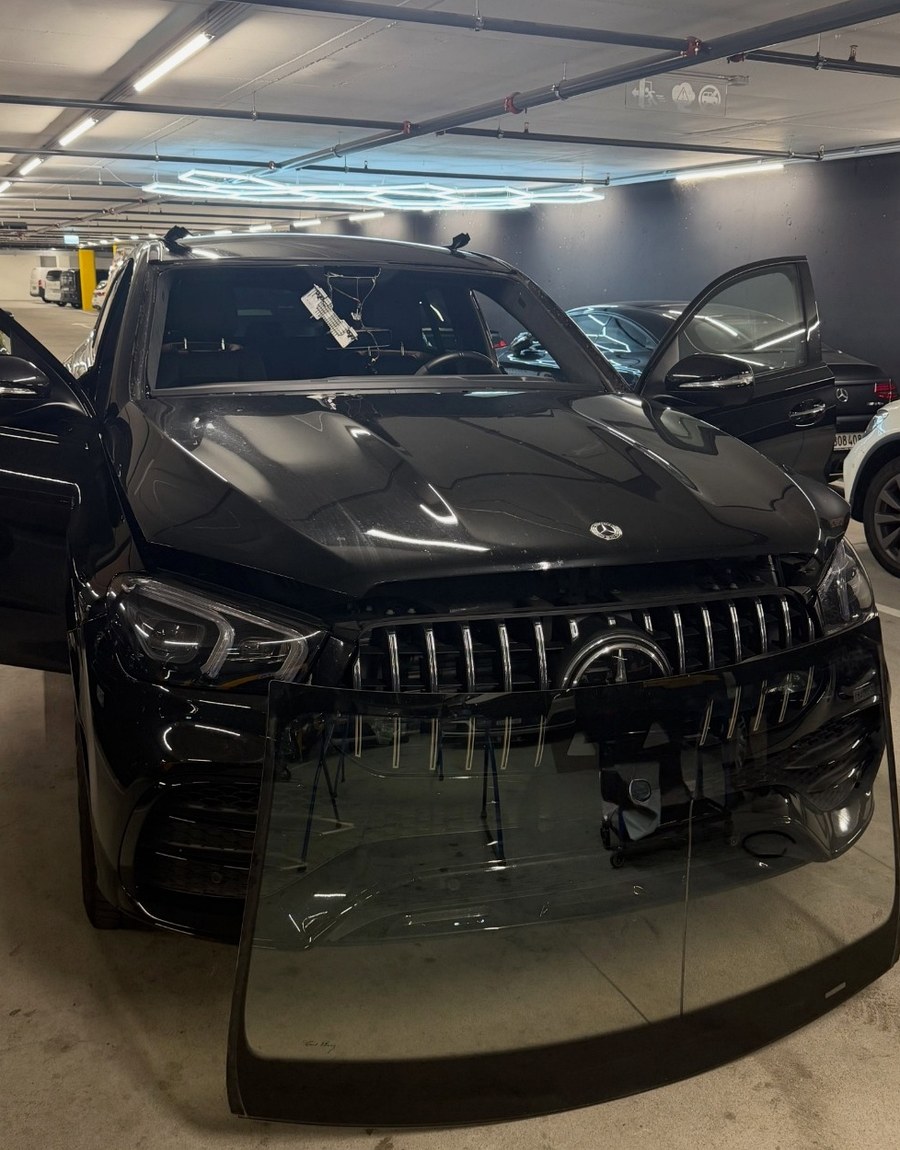 Mercedes GLE in der Werkstatt von D&M Glas Service